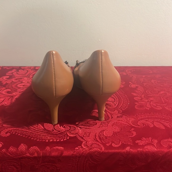 Coach Pumps with Snakeskin and Lock at Toe - Picture 4 of 4